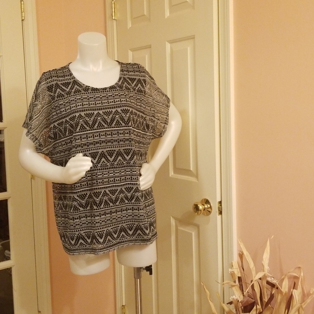 Top /Blouse - Picture 2 of 2